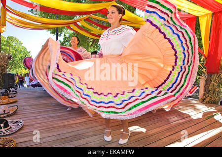 Il Fall Festival di Rancho de Las Golondrinas è un colorato dimostrazione della spagnola era coloniale Foto Stock