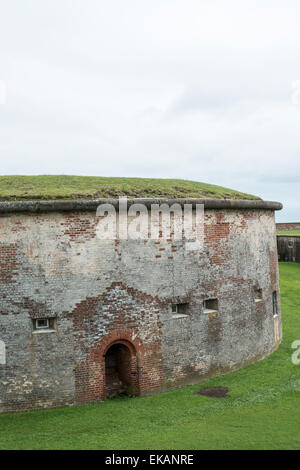 Fort Macon,disegnato da Brig. Gen. Simon Bernard & progettato da Robert E. Lee, Fossato e fossato Foto Stock