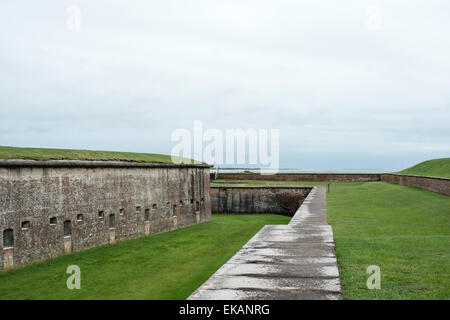 Fort Macon,disegnato da Brig. Gen. Simon Bernard & progettato da Robert E. Lee,fosso e fossato Foto Stock