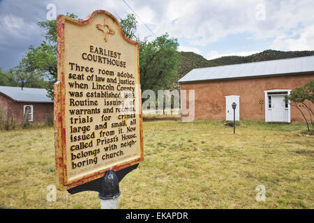 I visitatori del Lincoln membro monumento a Lincoln imparare circa la contea di Lincoln Guerra e camminare sulle tracce di Billy the Kid. Foto Stock