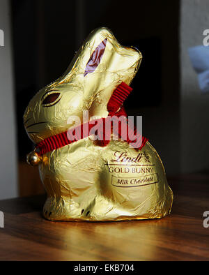 Lindt Chocolate bunny o coniglio per Pasqua REGNO UNITO Foto Stock