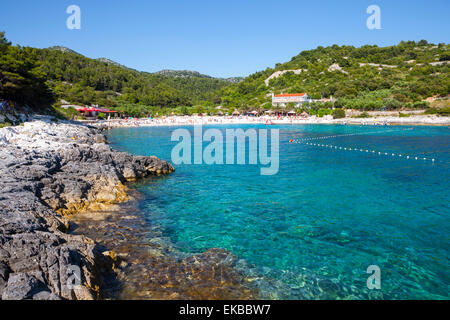 Pittoresca spiaggia vicino la citta di Hvar, Hvar, Dalmazia, Croazia, Europa Foto Stock