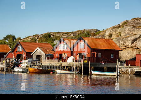 Case in legno, Grebbestad, regione di Bohuslan, nella costa occidentale della Svezia, Scandinavia, Europa Foto Stock