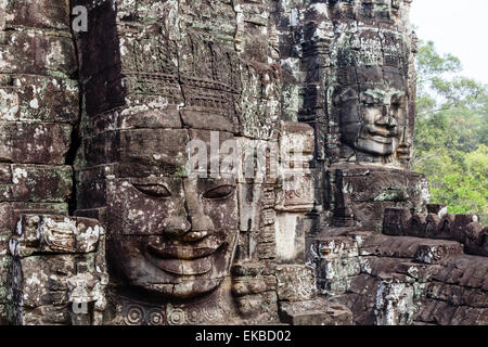 Faccia di Buddha scolpita nella pietra presso il tempio Bayon, Angkor Thom, Angkor, UNESCO, Cambogia, Indocina, Asia sud-orientale, Asia Foto Stock