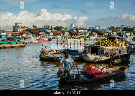 Cai Rang mercato galleggiante al Delta del Mekong, Can Tho, Vietnam, Indocina, Asia sud-orientale, Asia Foto Stock
