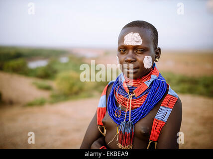 Ritratto di Warsha, Kara tribù, Korcho Village, Valle dell'Omo, Etiopia, Africa Foto Stock