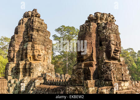 Quattro torri di fronte in Prasat, Bayon Angkor Thom, Angkor, Sito Patrimonio Mondiale dell'UNESCO, Cambogia, Indocina, Asia sud-orientale, Asia Foto Stock