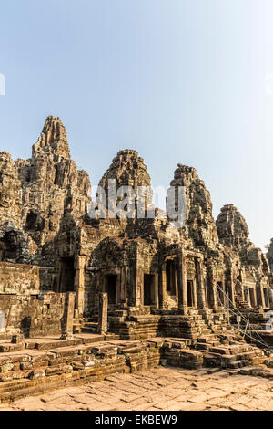 Quattro torri di fronte in Prasat, Bayon Angkor Thom, Angkor, Sito Patrimonio Mondiale dell'UNESCO, Cambogia, Indocina, Asia sud-orientale, Asia Foto Stock