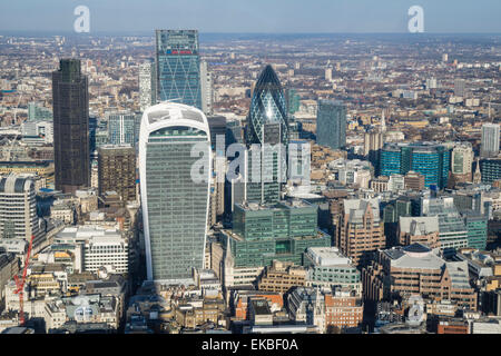 Vista in elevazione di grattacieli in Città del distretto finanziario di Londra, London, England, Regno Unito, Europa Foto Stock