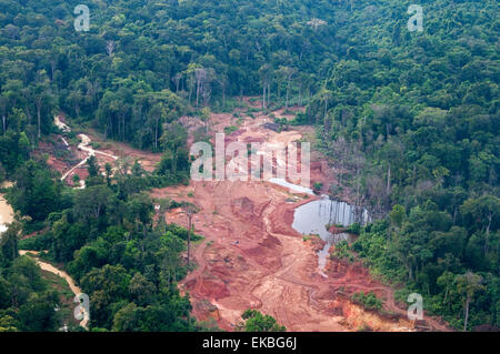 La distruzione della foresta pluviale causato da miniere d'oro, Guyana, Sud America Foto Stock