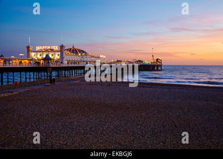 Il Brighton Pier e Brighton, Sussex, England, Regno Unito, Europa Foto Stock