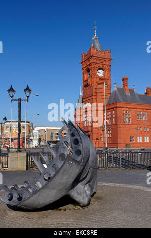 Vittoriano Edificio Pierhead e marittimo mercantile's War Memorial, la Baia di Cardiff, Cardiff, Galles del Sud. Foto Stock