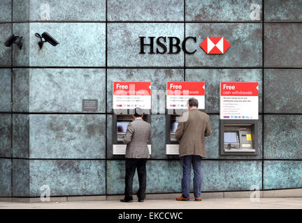 Londra, Inghilterra, Regno Unito. HSBC ATM / bancomat in città Foto Stock