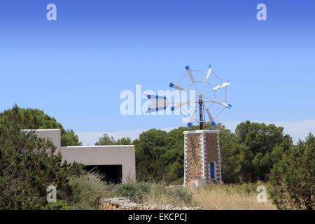 Il mulino a vento di sale tradizionali di Formentera ibiza baleari Foto Stock