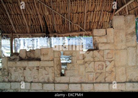 Chichen Itza geroglifici rovine Maya Messico Foto Stock