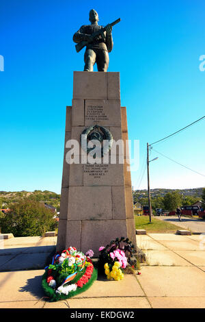 Il monumento russo, un memoriale per l'Armata rossa che ha liberato Kirkenes, Finnmark, Norvegia, Scandinavia, Europa Foto Stock