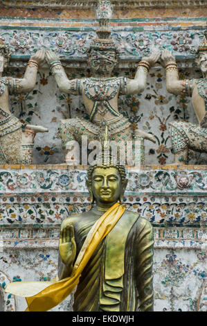 Statua del Buddha al Wat Saket(Golden Mount) Bangkok in Thailandia. Foto Stock