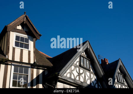 Con travi in legno e architettura di Shrewsbury Wyle Cop. Foto Stock