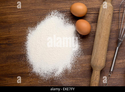 Close-up shot di overhead di ingrediente cookie sul legno. Foto Stock