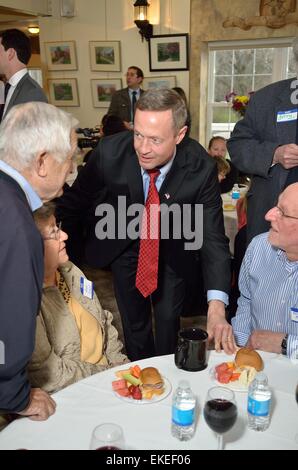 Ex Governatore del Maryland Martin O'Malley visite con i democratici ad una raccolta di fondi per lo Iowa è stato rappresentativo Scott Ourth. Foto Stock