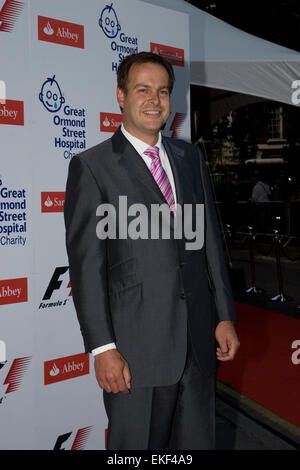 Dragon Den Peter Jones arriva a F1 Party a Londra Foto Stock