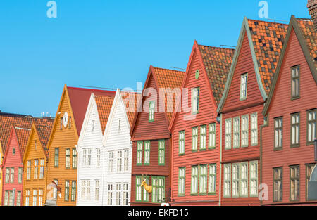 I colorati edifici storici di Bryggen nella città di Bergen, Norvegia Foto Stock