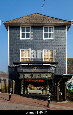 Un bel lungofiume negozio di antiquariato, High Street, Lewes, East Sussex, Regno Unito Foto Stock