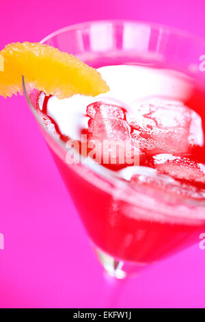 Un bel succo di mirtillo palustre con ghiaccio e fetta di arancia Jane Ann Butler JABPD Fotografia008 Foto Stock