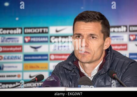 9 aprile 2015: Costantin Galca il coach di FCSB alla conferenza stampa dopo la Liga io gioco tra FC Steaua Bucharest ROU e FC Petrolul Ploiesti ROU a livello nazionale Arena, Romania ROU. Catalin Soare/www.sportaction.ro Foto Stock