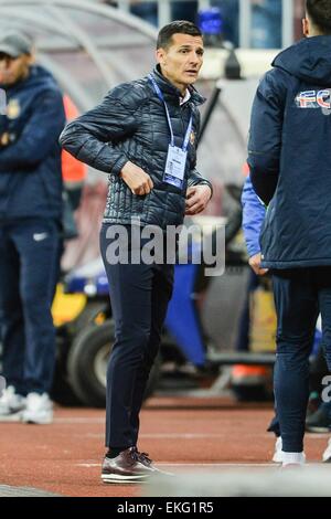 9 aprile 2015: Costantin Galca il coach di FCSB alla fine della Liga io gioco tra FC Steaua Bucharest ROU e FC Petrolul Ploiesti ROU a livello nazionale Arena, Romania ROU. Catalin Soare/www.sportaction.ro Foto Stock