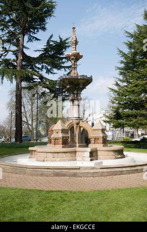 Fontana in Jephson Gardens, Royal Leamington Spa Warwickshire, Inghilterra Foto Stock