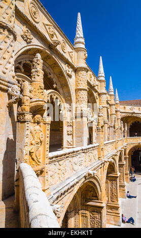 Lisbona, Portogallo. Il Monastero di Jeronimos chiostro di Belem. Creazione manuelina completata nel 1544. Foto Stock