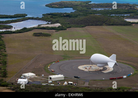 Il sito Tethered Aerostat radar System (TARS) a Lajas, Porto Rico, fa parte degli sforzi di sorveglianza della U.S. Customs and Border Protection per monitorare lo spazio aereo per attività illegali lungo il confine degli Stati Uniti. Il sistema fornisce dati radar in tempo reale per una maggiore sicurezza. Foto Stock