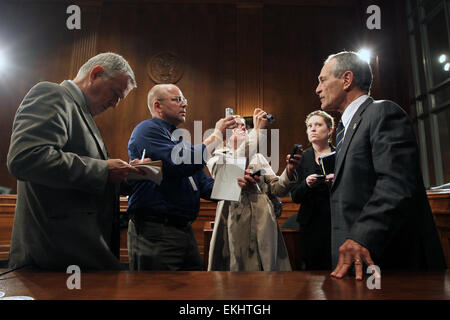 Ex: Commissario Alan Bersin e ghiaccio Direttore John Morton testimonianza su questioni attinenti a noi doganali e di immigrazione Customs Enforcement all'Dirksen Building in Washington, DC, 17 maggio 2011. Visto qui il Commissario Bersin in intervista con la stampa dopo la testimonianza. Foto Stock