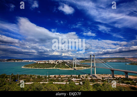 L'alto ponte di Evripos e Chalkis ("Chalkida') comune, Eubea ('Eubea') Island, Grecia. Foto Stock