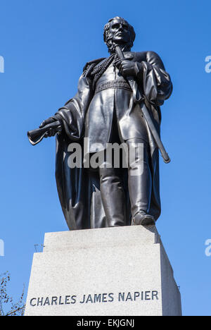 Una statua di Charles James Napier, un ex generale dell'esercito britannico, situato a Trafalgar Square a Londra. Foto Stock