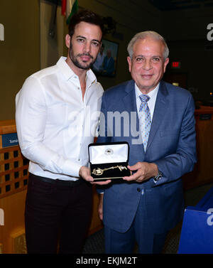 William Levy riceve le chiavi della città di Miami con: William Levy,Sindaco Tomas Regalado dove: Miami, Florida, Stati Uniti quando: 06 Ott 2014 Foto Stock