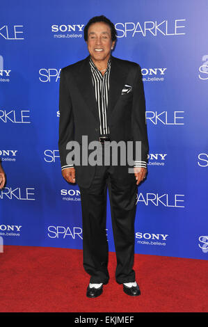 LOS ANGELES, CA - Agosto 16, 2012: Smokey Robinson alla prima mondiale di "parkle' a Grauman's Chinese Theater di Hollywood. Foto Stock