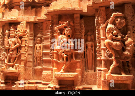 Carving decorativi di templi Jain, Jaisalmer, Rajasthan, India Foto Stock