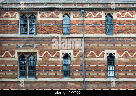 Keble College, mattoni e nella finestra dettaglio, Oxford, Inghilterra Foto Stock