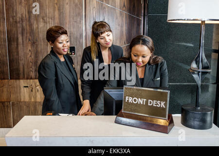 Johannesburg Sud Africa,African Rosebank,Hyatt Regency,hotel hotel alloggio motel inn,hall,reception check in reception prenotazione Foto Stock