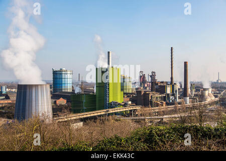 Posizione di acciaio Hamborn Duisburg, ThyssenKrupp Steel, anteriore, verde, potenza gas plantDuisburg Hamborn, indietro, altiforni 8 e 9 Foto Stock