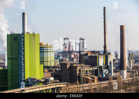 Posizione di acciaio Hamborn Duisburg, ThyssenKrupp Steel, anteriore, verde, potenza gas plantDuisburg Hamborn, indietro, altiforni 8 e 9 Foto Stock