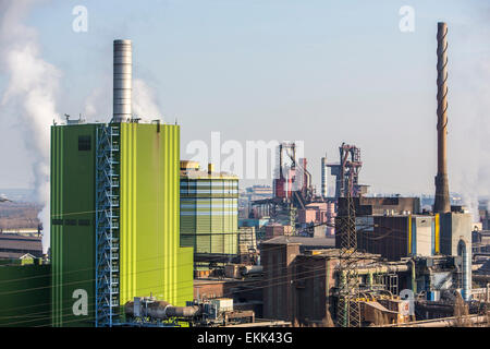 Posizione di acciaio Hamborn Duisburg, ThyssenKrupp Steel, anteriore, verde, potenza gas plantDuisburg Hamborn, indietro, altiforni 8 e 9 Foto Stock