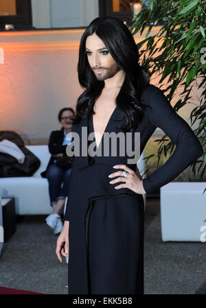 Monaco di Baviera, Germania. Decimo Apr, 2015. Il cantante Conchita Wurst alla premiere di noi American TV show 'trasparente' a Monaco di Baviera, Germania, il 10 aprile 2015. La serie può essere visualizzata online con la perfezione del Amazon. Foto: Tobias Hase/dpa/Alamy Live News Foto Stock