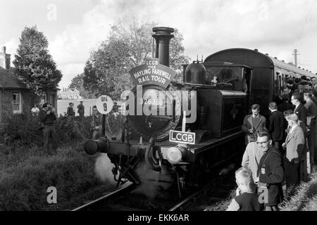 Originale locomotiva a vapore numero 32636 il più vecchio in esecuzione british rail locomotore sulla hayling island tour d'addio Foto Stock