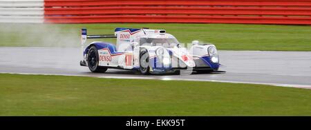 Silverstone, UK. Xi Apr, 2015. Campionato Mondiale Endurance Round 1 Qualifica. Toyota Racing TS040 ibrido LMP1 pilotata da Anthony Davidson, Sebastien Buemi e Kazuki Nakajima. Credito: Azione Sport Plus/Alamy Live News Foto Stock