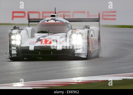 Silverstone, UK. Xi Apr, 2015. Campionato Mondiale Endurance Round 1 Qualifica. Team Porsche Porsche 919 ibrido LMP1 pilotata da Timo Bernhard, Mark Webber e Brendon Hartley. Credito: Azione Sport Plus/Alamy Live News Foto Stock