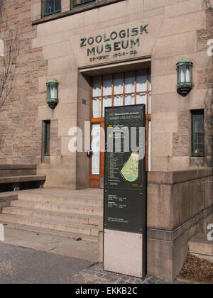 Imponenti antichi granito rosso facciata del palazzo, il museo zoologico di Toyen Oslo Norvegia, parte dell'università Foto Stock