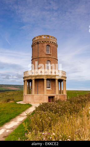 Cliff-top follia su la costa del Dorset, Inghilterra. La torre è stata smantellata e spostato di circa 9 metri di distanza dalla rupe per evitare di essere perso Foto Stock